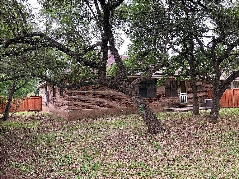 601 Algerita Dr #B — Photo 8