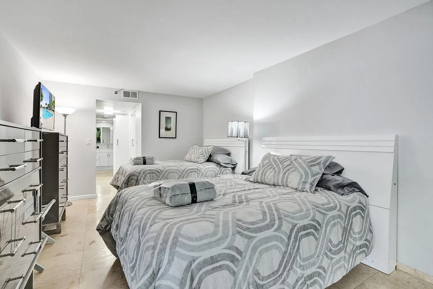 2 bed, 1.0 bath, 1151 sqft, $3,969 — Photo 4