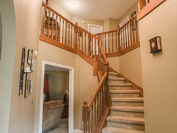 3rd image of 7320 Wentworth Ln