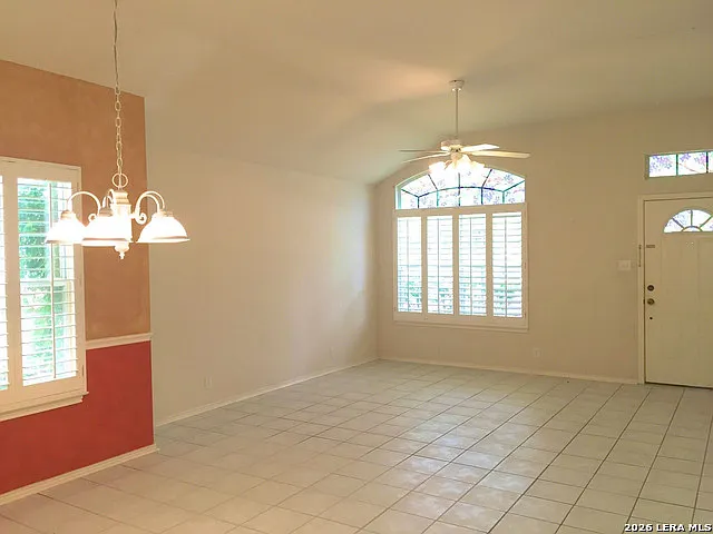 3 bed, 2.0 bath, 1600 sqft, $1,900 — Photo 2