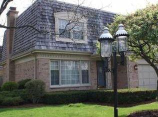 2S661 Avenue Normandy W, Oak Brook, IL 60523