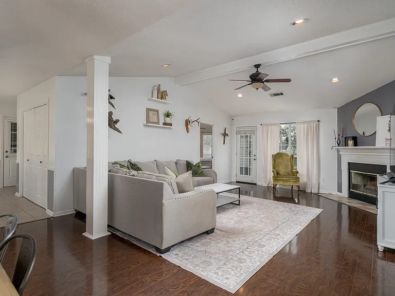 4153 Cypress St — Photo 3