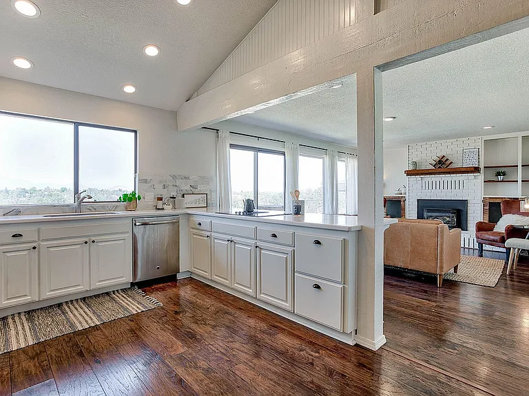466 Woodcliff Dr #1 — Photo 6