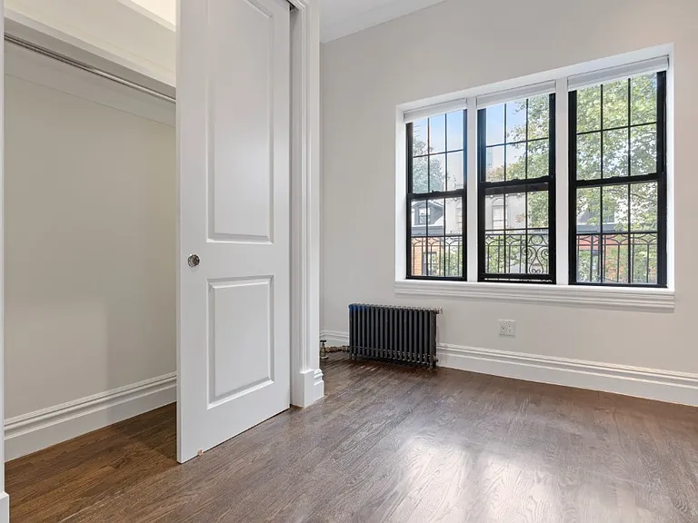 42 Sidney Pl #8 — Photo 3