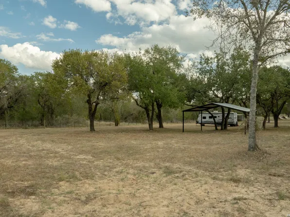 235 County Road 6814 LOT 17, Natalia, TX 78059