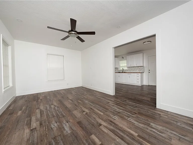 2522 Cleo St — Photo 5