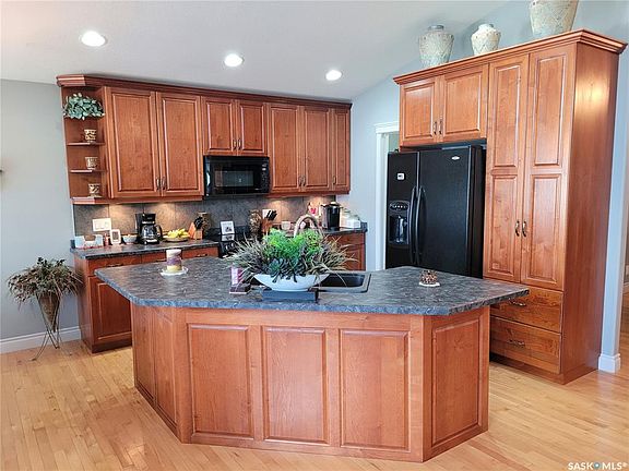 4th image of 406 Bolton PLACE