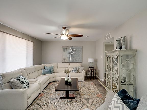 5th image of 501 E Bell De Mar Dr