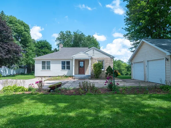 1888 Gilbert St, Charles City, IA 50616