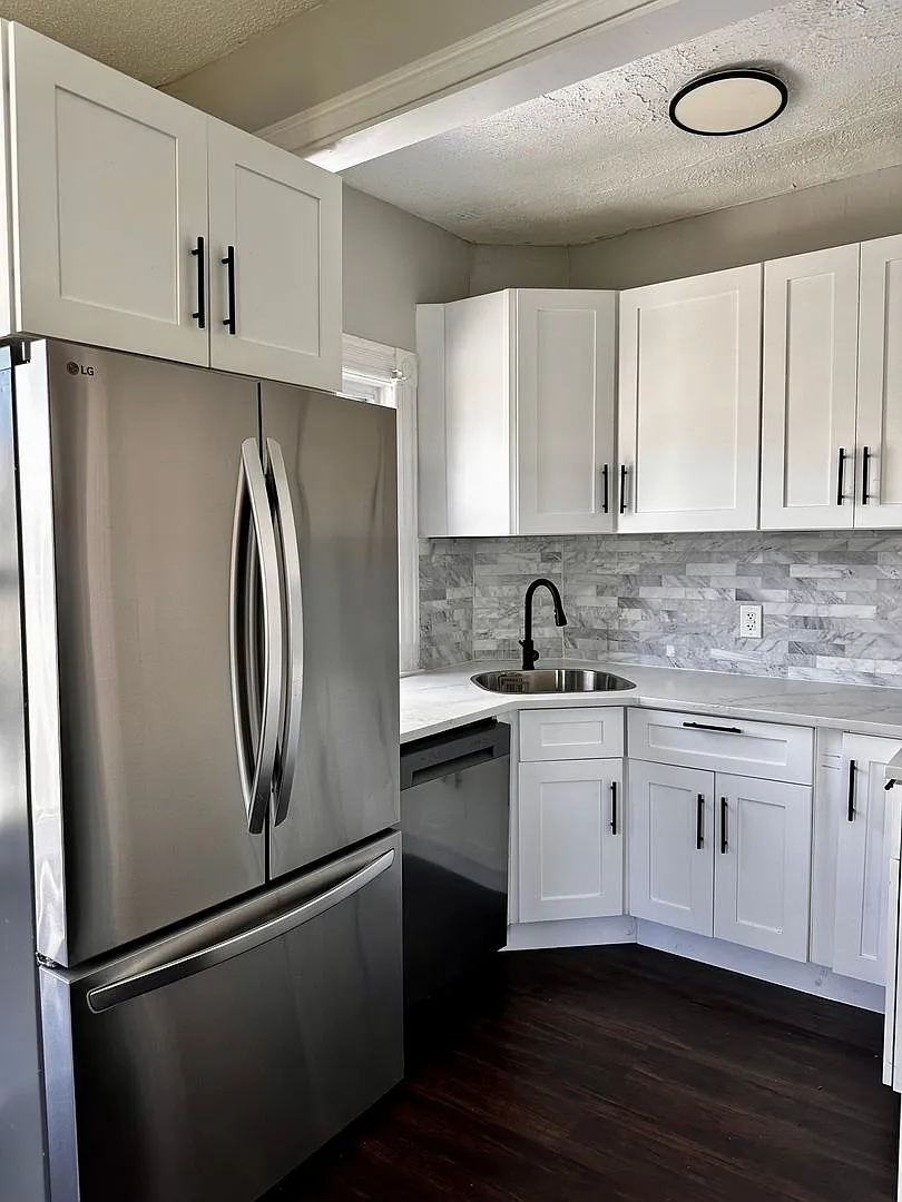 Spacious 3 bed/1 bath in Federal Hill — Photo 3