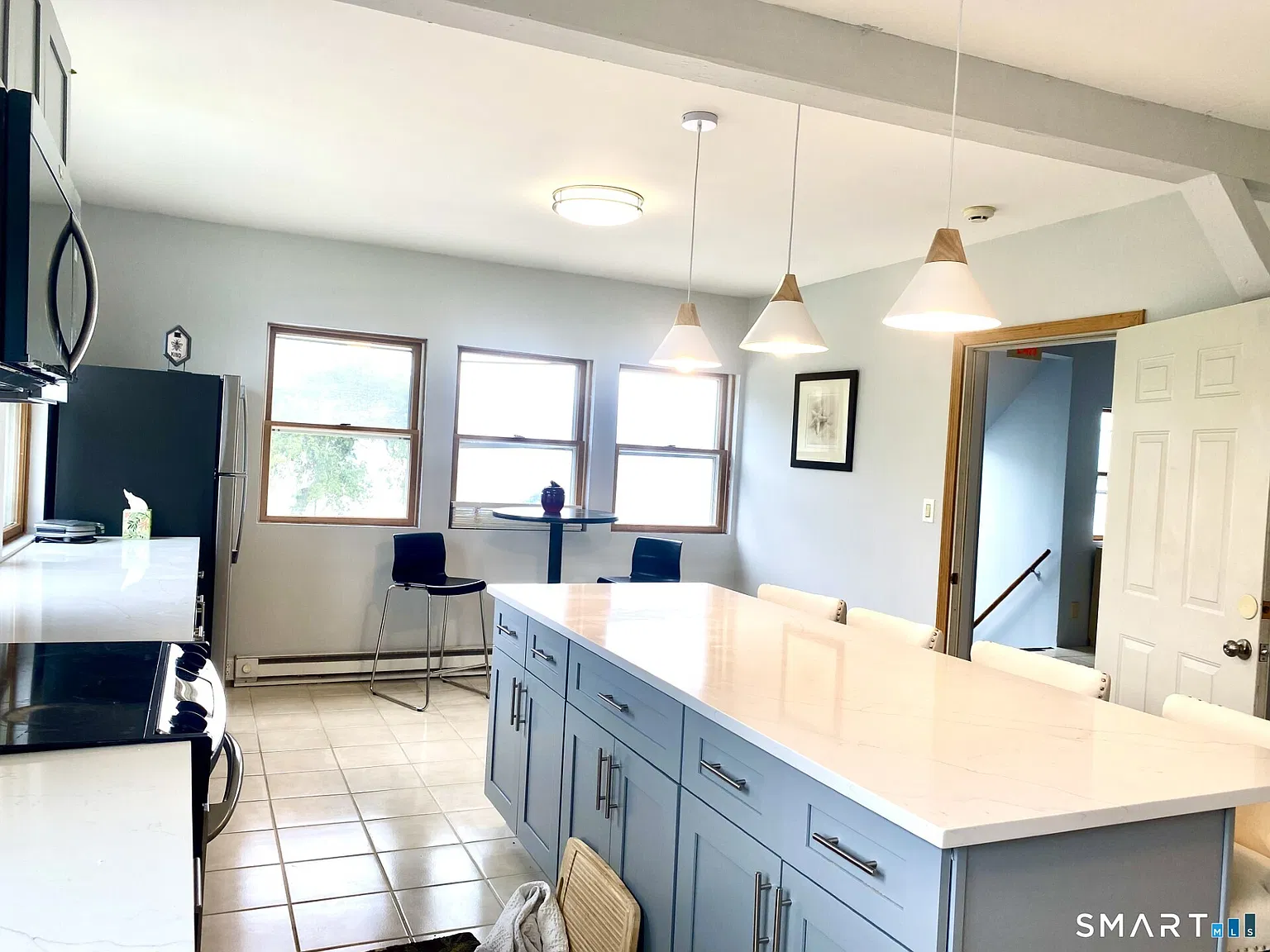 3 bed, 3.0 bath, 1917 sqft, $4,950 — Photo 4