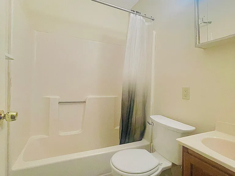 96 Ethan Allen Pkwy #4 — Photo 34