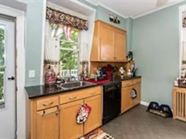 151 Grove St, Waltham, MA 02453