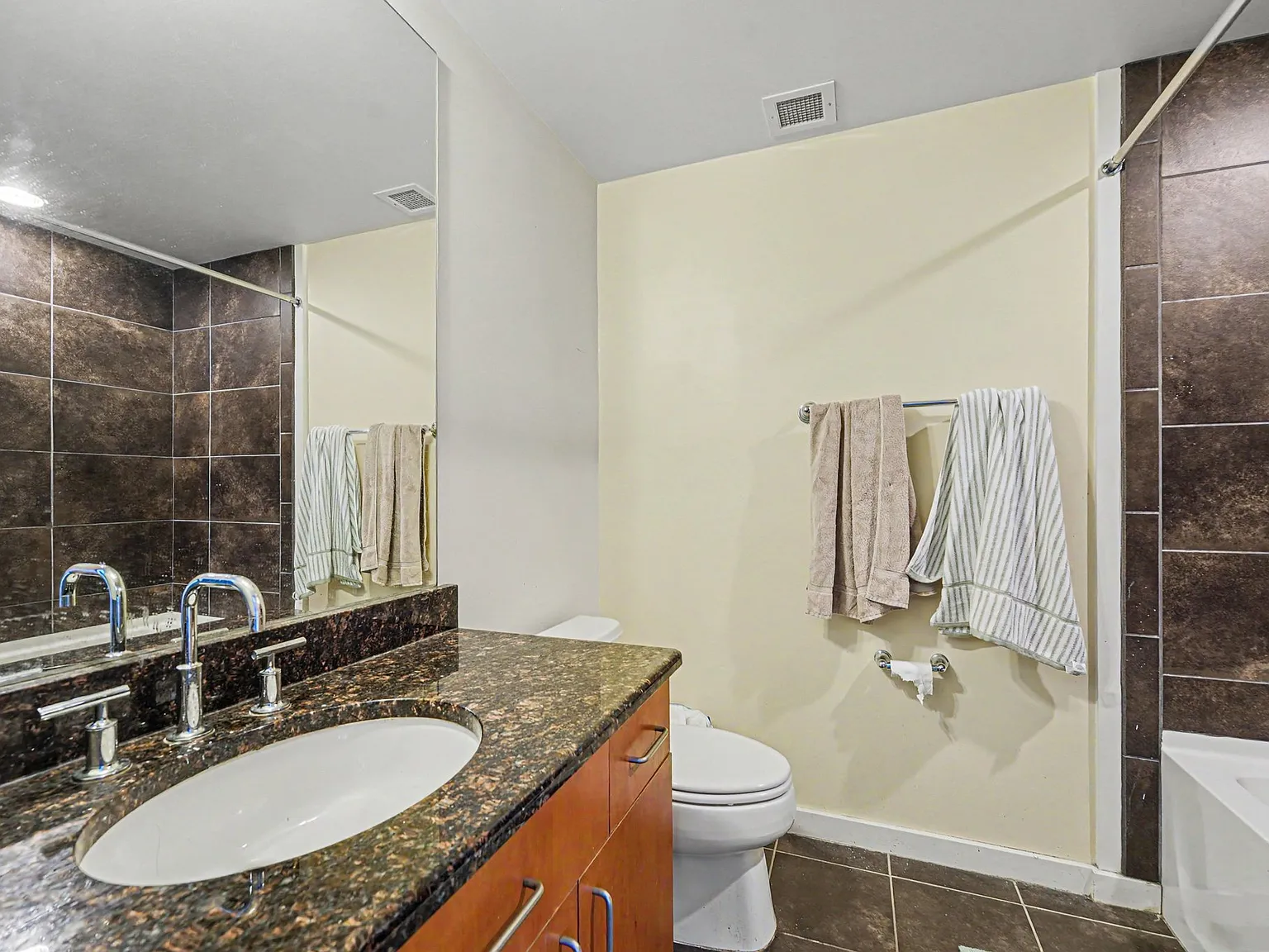 1 bed, 911 sqft, $1,950 — Photo 3