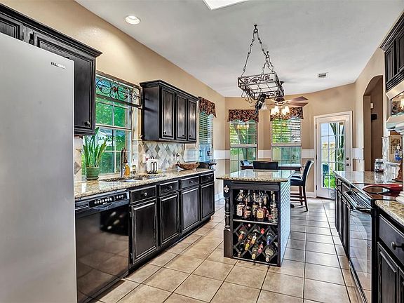 4th image of 3401 Ivy Glen Dr