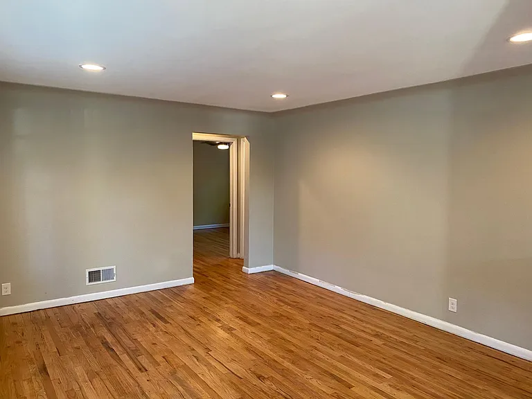 831 N Forest St — Photo 2