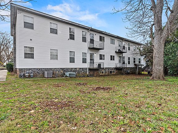 4th image of 400 S Center St