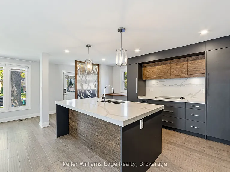 2300 Wagner Cres #UPPER — Photo 7