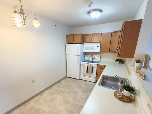 Crestmount Square Senior Apartments