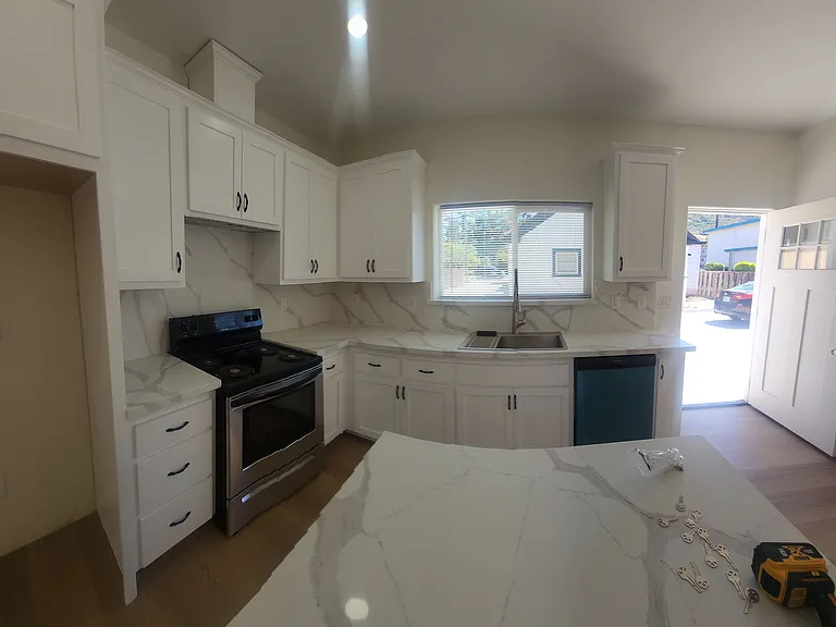 556 W Foothill Blvd — Photo 8