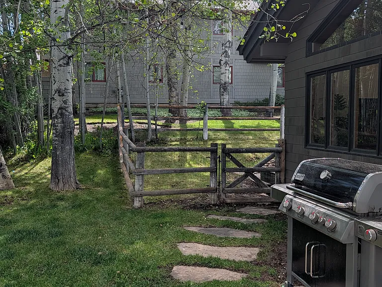 121 Mayleaf Rd — Photo 17