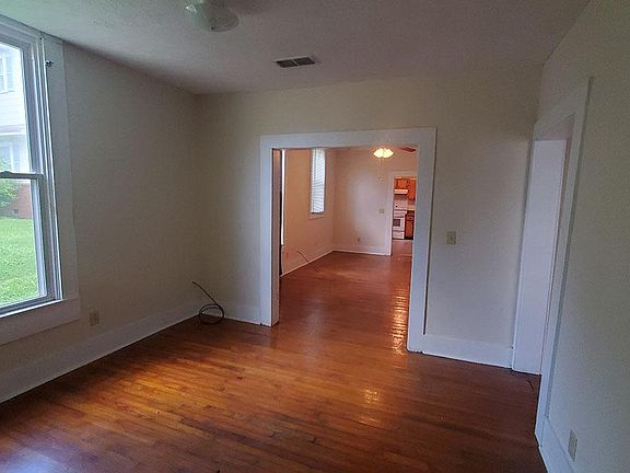 5th image of 304 Green Hill Dr