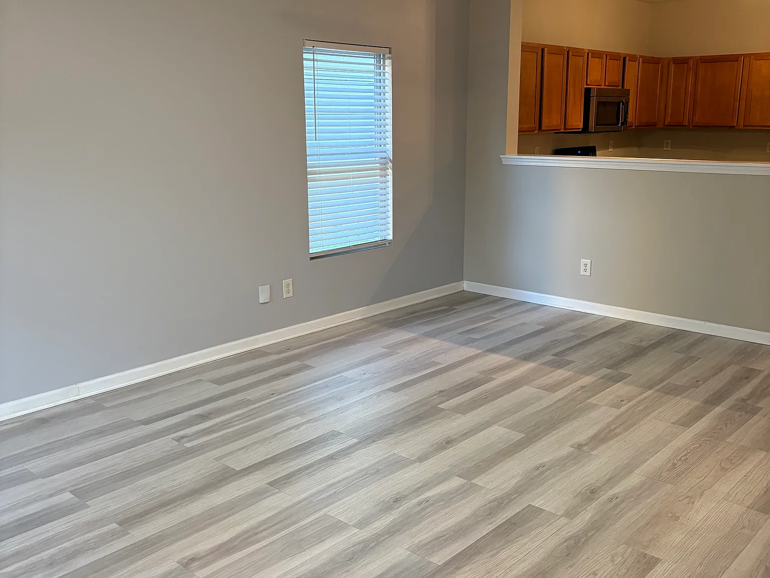 3 bed, 2.5 bath, 1552 sqft, $2,000 — Photo 3