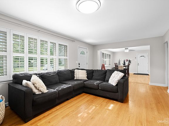 4th image of 120 W Burlington Ave