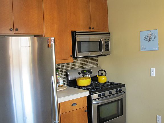 Kitchen w/ modern appliances