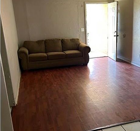 2nd image of 3025 Delmar Rd