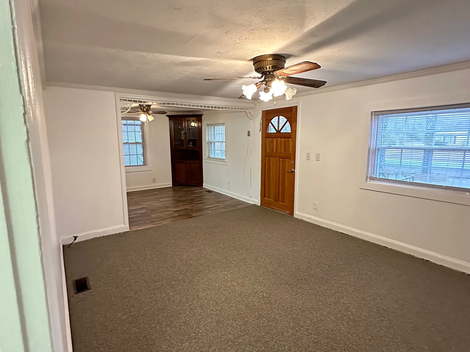 3 bed, 861 sqft, $1,050 — Photo 4
