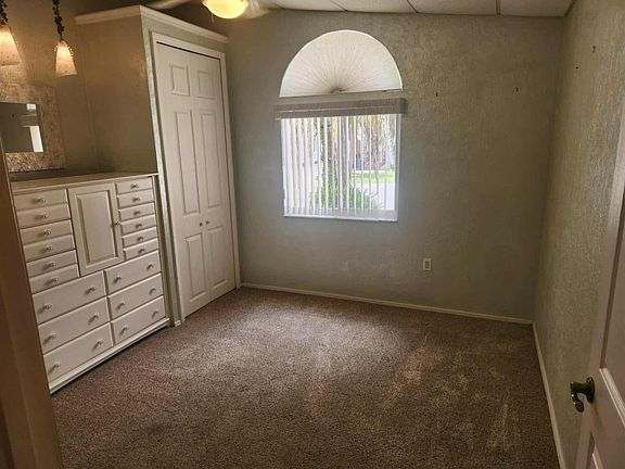 4th image of 582 Lake Dr