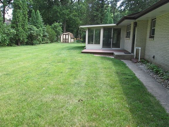 3rd image of 5419 Yellowstone Dr