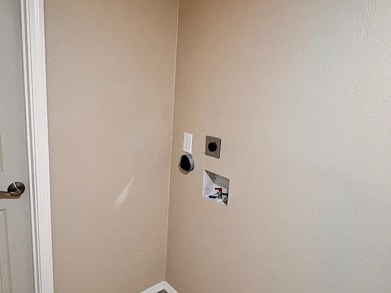 2220 Skyway Dr — Photo 11