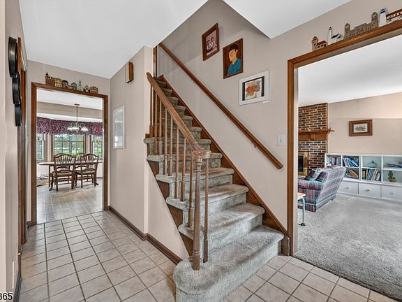 2nd image of 2 Rittenhouse Cir