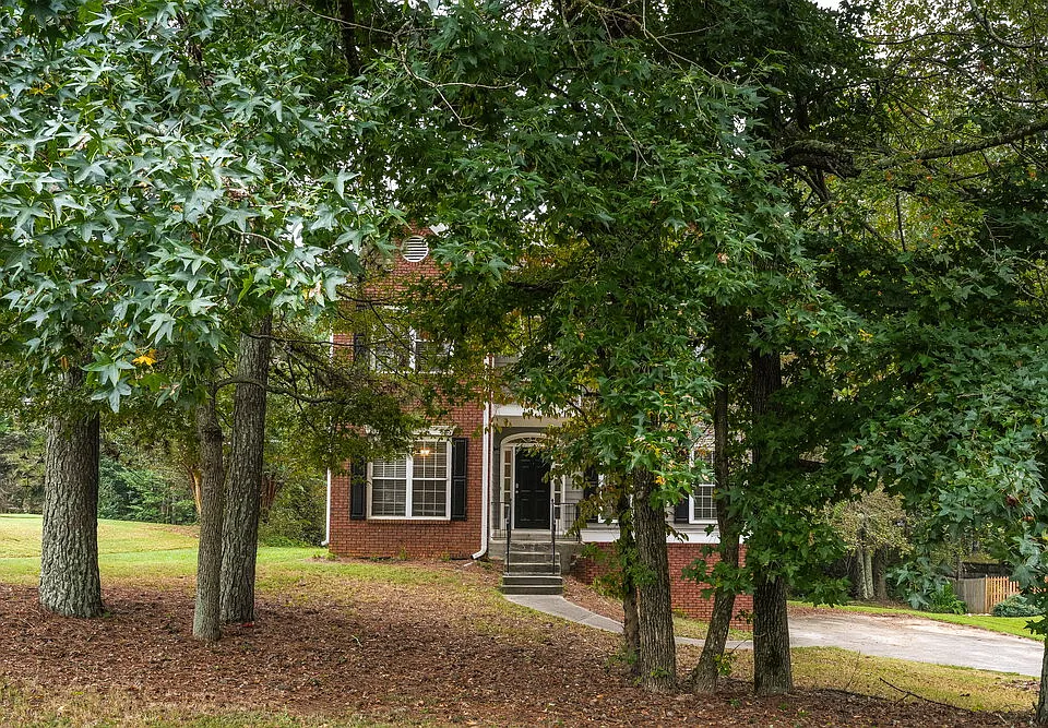 1307 Highfield Dr NE
