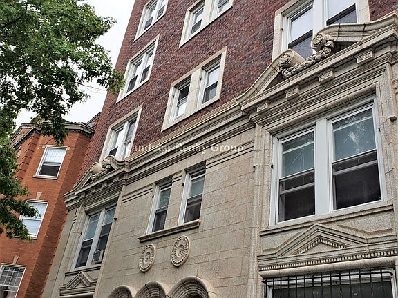5th image of 7450 N Greenview Ave APT 61