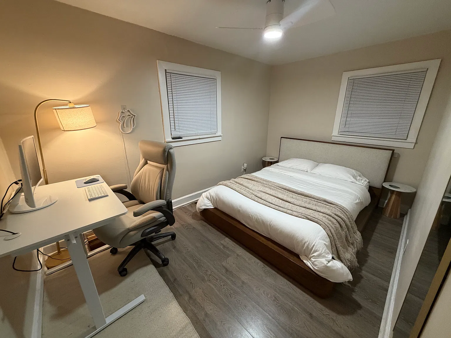 2 bed, 700 sqft, $1,600 — Photo 1