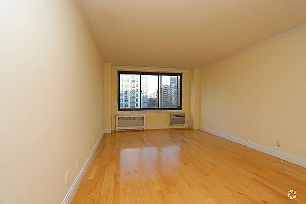 1st image of 224 E 36th St #5E