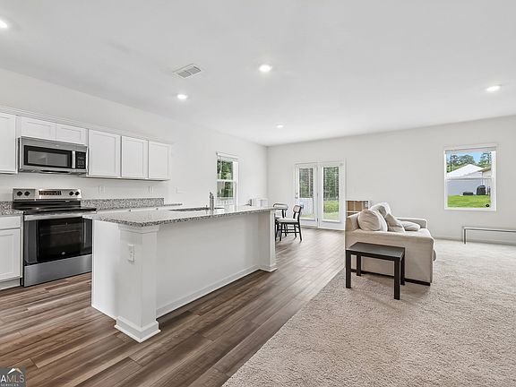 3rd image of 402 San Sebastian Dr