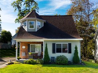 15 Robinson St, Silver Creek, NY