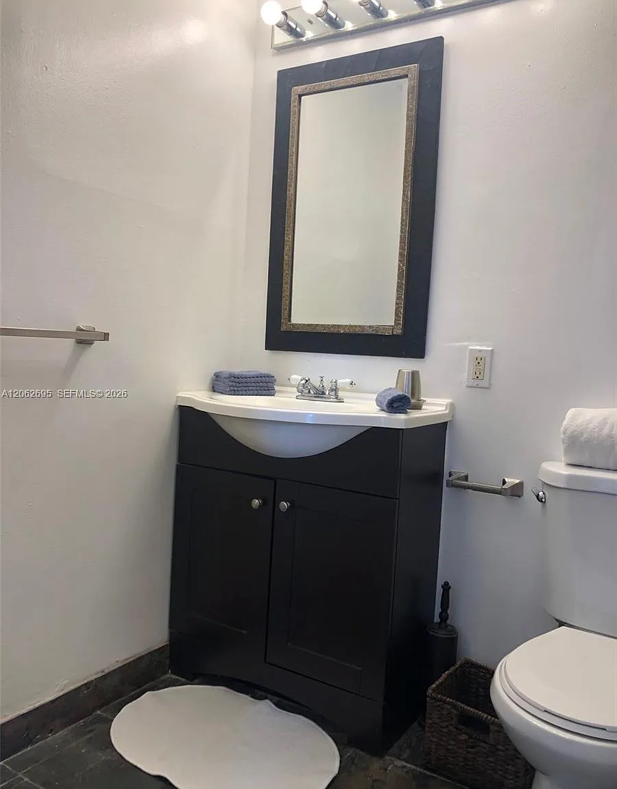 The Elaine Condo — Photo 4