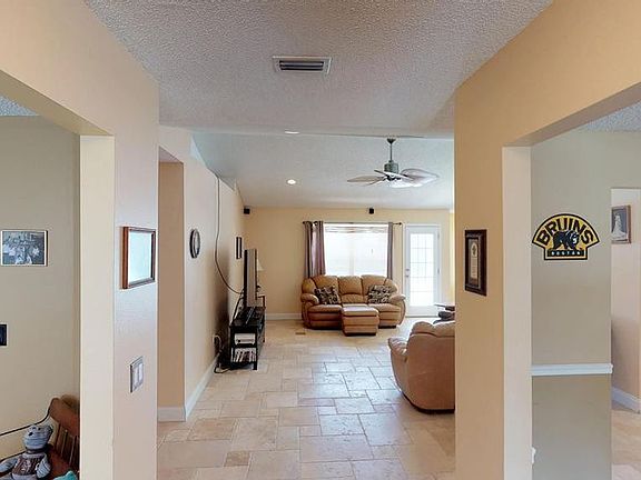4th image of 9 Buffalo Meadow Ln