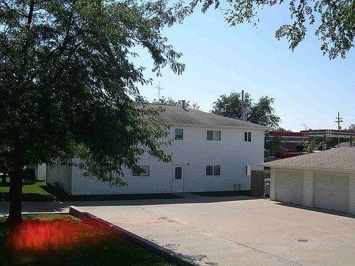 1st image of 702 Chestnut Dr APT 5