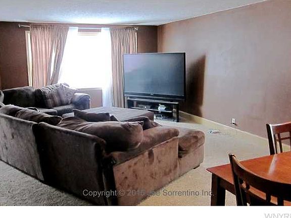 5th image of 125 W Hazeltine Ave