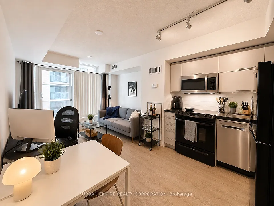 126 Simcoe St #408