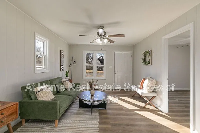 3 bed, 1.0 bath, 1000 sqft, $1,230 — Photo 3