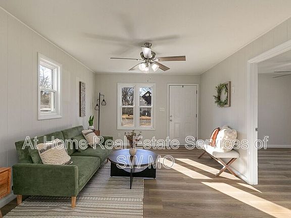 3rd image of 2137 W Brower St