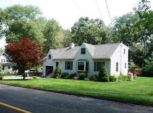 9 Main St, Woodbridge, CT 06525
