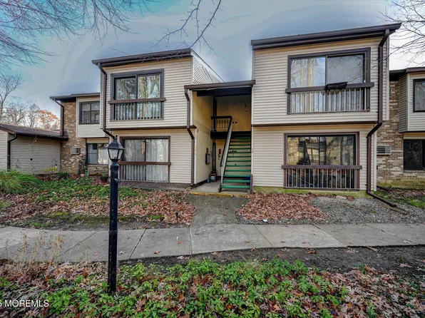 131 Amberly Dr J, Manalapan, NJ 07726